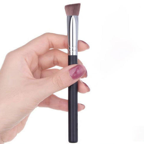 Angled Triangle Highlight Brush for Face, Under-Eye Brightening & Inner Corner Concealer