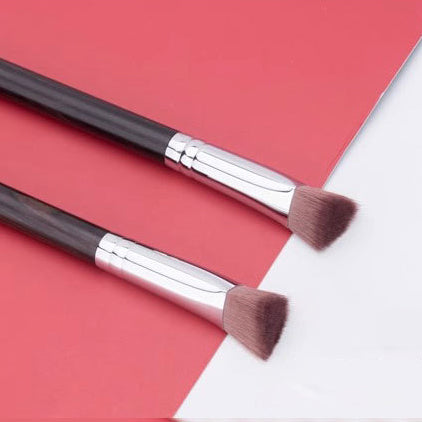 Angled Triangle Highlight Brush for Face, Under-Eye Brightening & Inner Corner Concealer