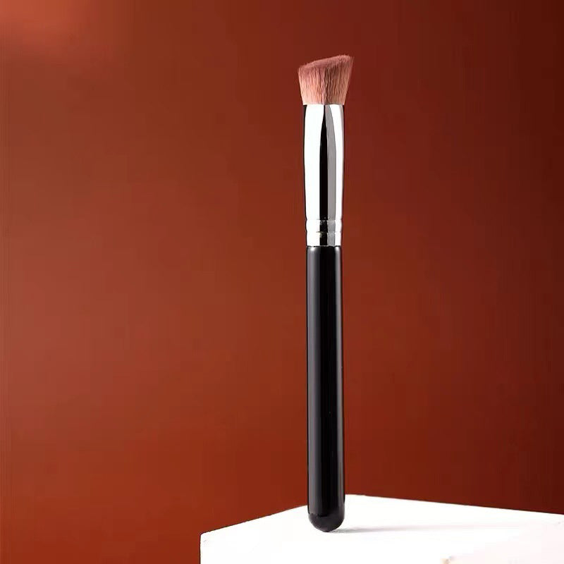 Angled Triangle Highlight Brush for Face, Under-Eye Brightening & Inner Corner Concealer