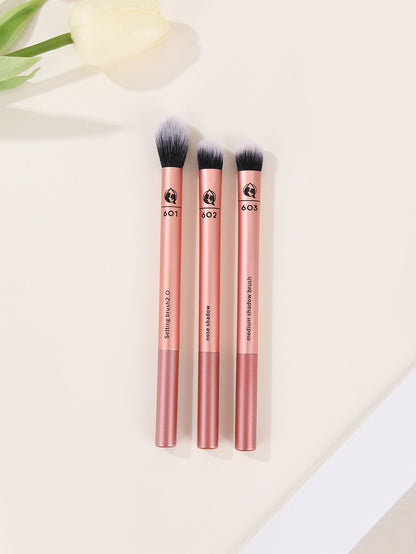 On-the-Go Professional Makeup Brush Kit – Travel-Friendly Essentials for a Flawless Finish Anywhere