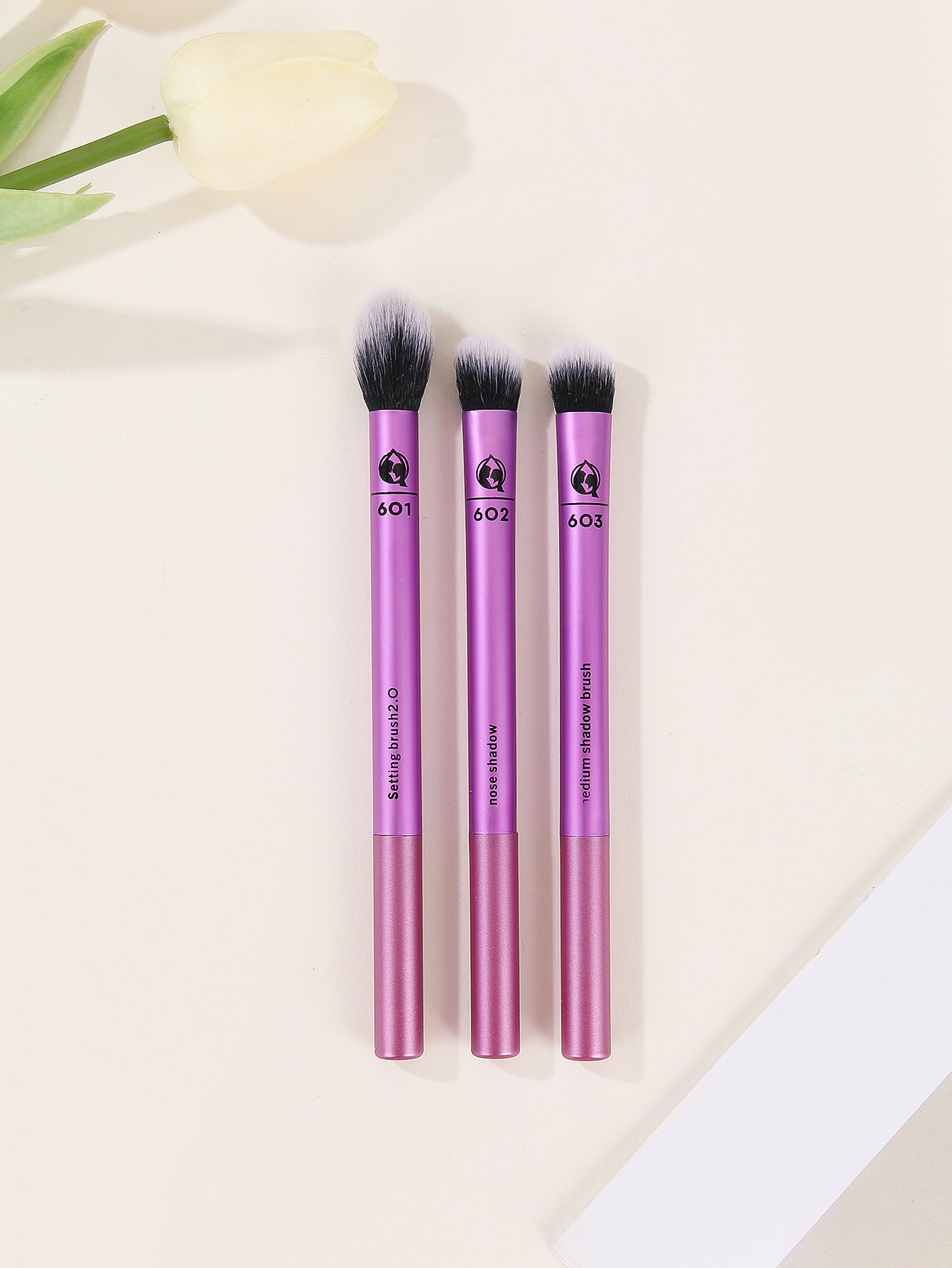 On-the-Go Professional Makeup Brush Kit – Travel-Friendly Essentials for a Flawless Finish Anywhere