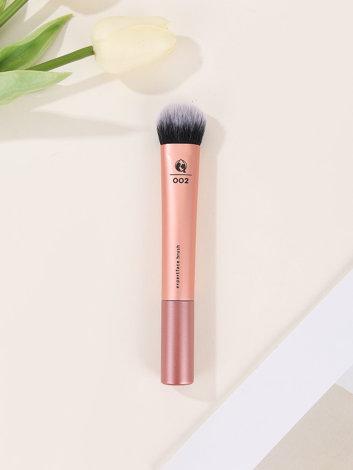 Professional Multi-Tasking Makeup Brush – The All-in-One Tool for Contour, Blush & Setting Powder